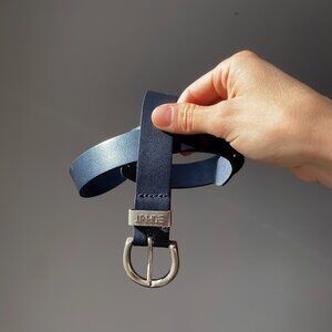 ❄️ 90s Vintage Navy Blue Minimalist Leather Belt with Silver Buckle by ESPRIT
